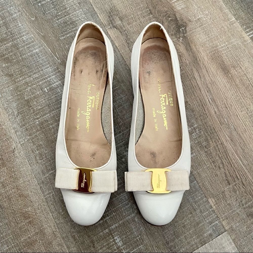 SALVATORE FERRAGAMO white leather shoes with bow detail - Picture 4 of 7